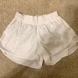 lululemon hotty hot LR 4”, size 2